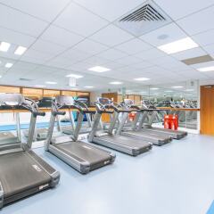 Arora Hotel Gatwick фитнесс-зал фото 3