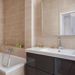 Отель onefinestay - Parc Monceau Apartments Франция, Париж - отзывы, цены и фото номеров - забронировать отель onefinestay - Parc Monceau Apartments онлайн ванная