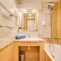 Гостиница OREKHOVO APARTMENTS with two bedrooms near Tsaritsyno park в Москве отзывы, цены и фото номеров - забронировать гостиницу OREKHOVO APARTMENTS with two bedrooms near Tsaritsyno park онлайн Москва ванная