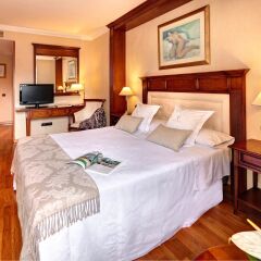 Апартаменты Apartments Hispanos Siete Suiza Барселона комната для гостей