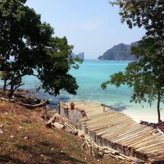 Отель Bay View Resort - Phi Phi Island пляж