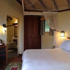 Отель Sarova Lion Hill Game Lodge сейф в номере
