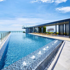 Отель The Base Central Pattaya Sea View с домашними животными