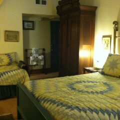 Отель Corners Mansion Inn- A Bed & Breakfast комната для гостей фото 3