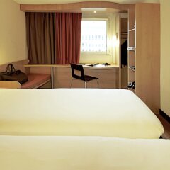 Ibis Coimbra Centro Hotel Коимбра сейф в номере