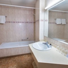 Отель Costa Brava Испания, Бланес - отзывы, цены и фото номеров - забронировать отель Costa Brava онлайн ванная