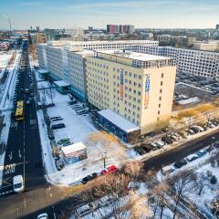 Отель A&O Dresden Hauptbahnhof Германия, Дрезден - 8 отзывов об отеле, цены и фото номеров - забронировать отель A&O Dresden Hauptbahnhof онлайн спортивное сооружение