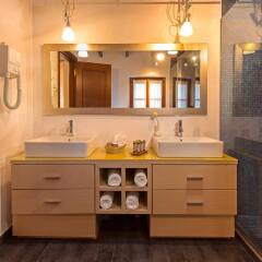 Отель Rodos Niohori Elite Suites ванная фото 2