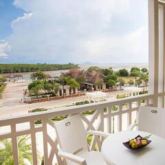 Отель Krabi Front Bay Resort балкон