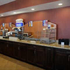 Отель Holiday Inn Express Newington питание фото 2