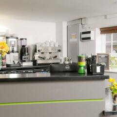 Отель YHA South Downs гостиничный бар