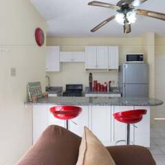 Отель Kgn Most Centrally Located One Bdrm II в номере