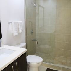 Отель Secure New Kingston Condo Ямайка, Кингстон - отзывы, цены и фото номеров - забронировать отель Secure New Kingston Condo онлайн ванная