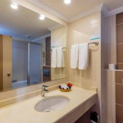 Holiday Garden Hotel Alanya Турция, Окурджалар - отзывы, цены и фото номеров - забронировать отель Holiday Garden Hotel Alanya онлайн ванная