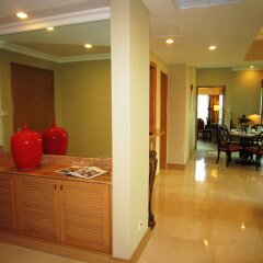 Апартаменты Shangri-La Apartments комната для гостей фото 2