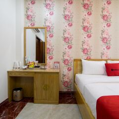 Отель RedDoorz Plus near Tan Son Nhat Airport 2 сейф в номере