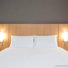 Отель Ibis Genève Centre Gare Швейцария, Женева - 1 отзыв об отеле, цены и фото номеров - забронировать отель Ibis Genève Centre Gare онлайн комната для гостей фото 2