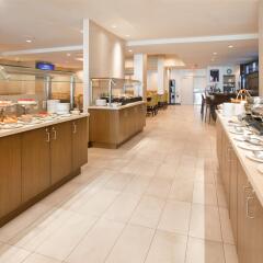 Отель Holiday Inn Vancouver Centre Канада, Ванкувер - отзывы, цены и фото номеров - забронировать отель Holiday Inn Vancouver Centre онлайн питание фото 3