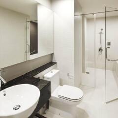 Отель PARKROYAL Serviced Suites Kuala Lumpur Малайзия, Куала-Лумпур - 1 отзыв об отеле, цены и фото номеров - забронировать отель PARKROYAL Serviced Suites Kuala Lumpur онлайн ванная фото 2