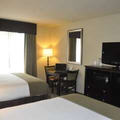 Отель Holiday Inn Express & Suites Sarasota East удобства в номере