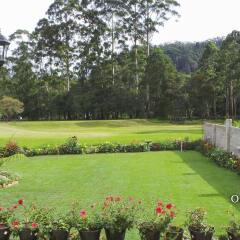 Отель The Golf Green Bungalow спортивное сооружение