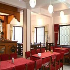 Отель Swayambhu Peace Zone Hotel Непал, Катманду - отзывы, цены и фото номеров - забронировать отель Swayambhu Peace Zone Hotel онлайн гостиничный бар
