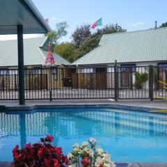 Отель Cheviot Park Motor Lodge бассейн