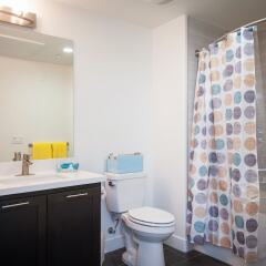 Отель Sunshine Suites At Main St США, Лос-Анджелес - отзывы, цены и фото номеров - забронировать отель Sunshine Suites At Main St онлайн ванная