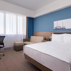 Гостиница Hampton By Hilton Astana Triumphal Arch Казахстан, Нур-Султан - отзывы, цены и фото номеров - забронировать гостиницу Hampton By Hilton Astana Triumphal Arch онлайн комната для гостей фото 2