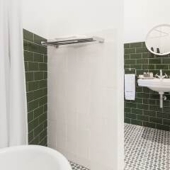 Отель Cheese & Wine Suites ванная