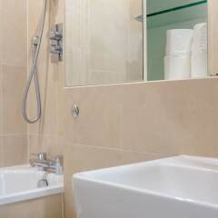 Отель Modern 1 Bedroom Flat in Highbury ванная