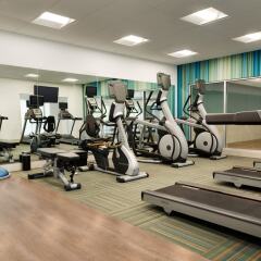 Отель Holiday Inn Express Columbus Downtown фитнесс-зал фото 3