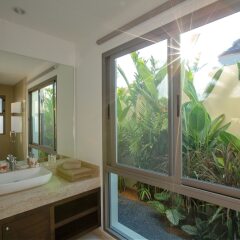 Отель Villa Badas Пхукет ванная