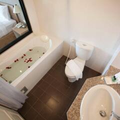 Отель T5 Suites @ Pattaya ванная