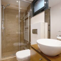 Отель Duplex in Front of Retiro Park. 6 Pax. 2 Bedrooms. 2 Bathrooms. Lagasca II Мадрид ванная фото 2