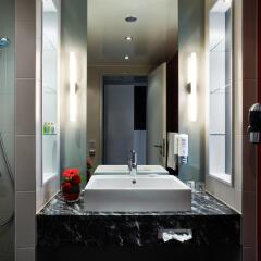 Отель Holiday Inn Berlin Airport - Conference Centre Шёнефельд ванная
