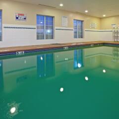 Отель Candlewood Suites Lafayette бассейн