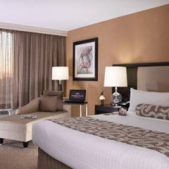 Отель Crowne Plaza Hotel Greenville-I-385-Roper Mtn Rd, an IHG Hotel США, Гринвилл - отзывы, цены и фото номеров - забронировать отель Crowne Plaza Hotel Greenville-I-385-Roper Mtn Rd, an IHG Hotel онлайн комната для гостей фото 4