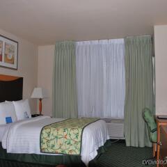 Отель Fairfield Inn by Marriott JFK Airport США, Нью-Йорк - отзывы, цены и фото номеров - забронировать отель Fairfield Inn by Marriott JFK Airport онлайн комната для гостей