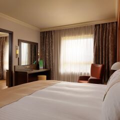 Отель Holiday Inn Athens Attica Av. Airport West комната для гостей фото 6