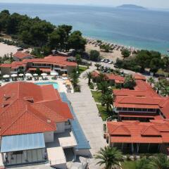 Lagomandra Beach Hotel пляж