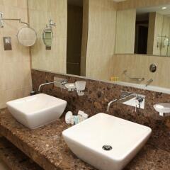 Отель Intercontinental Aphrodite Hills Кипр, Киссонерга - отзывы, цены и фото номеров - забронировать отель Intercontinental Aphrodite Hills онлайн ванная