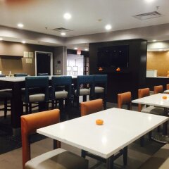 Отель Hawthorn Suites by Wyndham Columbus West гостиничный бар