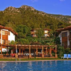 Отель Montana Pine Resort - All Inclusive бассейн