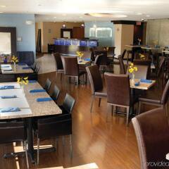 Отель Holiday Inn Express & Suites Bloomington - Mpls Arpt Area West Блумингтон питание