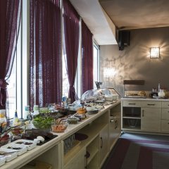 Queen's Hotel in Skopje, Macedonia from 111$, photos, reviews - zenhotels.com meals