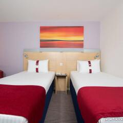 Отель Holiday Inn Express London Stansted сейф в номере