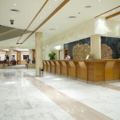 Отель Coral Beach Resort Tiran интерьер отеля