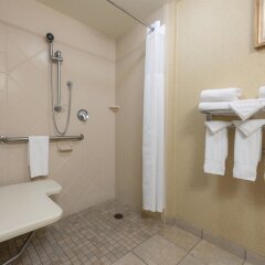 Отель Quality Inn & Suites США, Виксбург - отзывы, цены и фото номеров - забронировать отель Quality Inn & Suites онлайн ванная фото 2