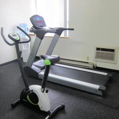 Отель Travelodge by Wyndham Toronto East фитнесс-зал фото 3